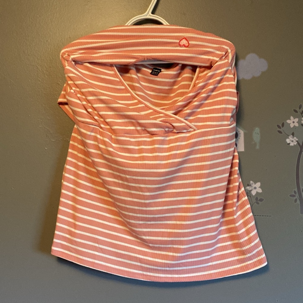 ❤️Maternity-Brand new WOT maternity and nursing top. - Picture 3 of 5
